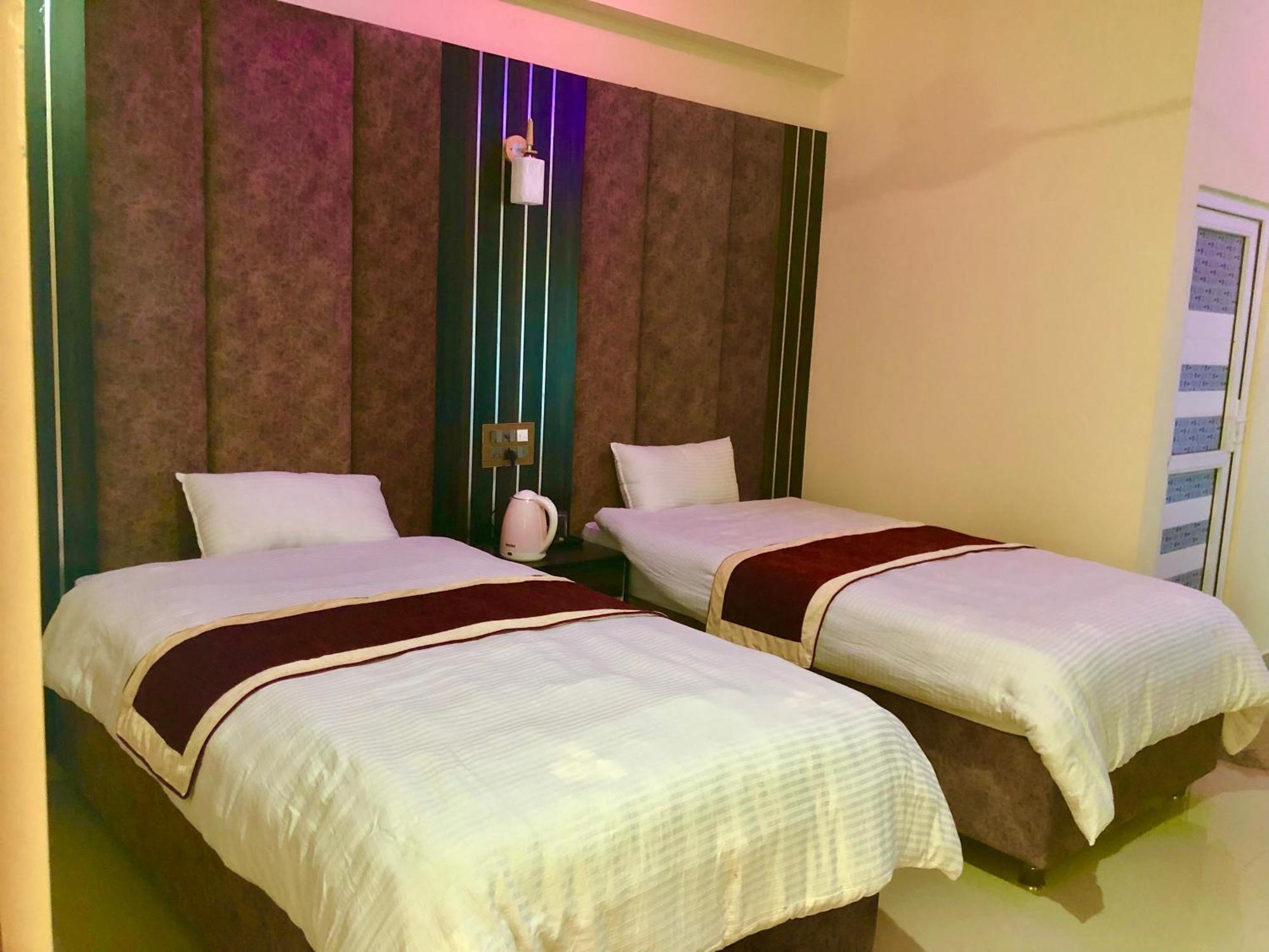 Hotel Hot Pot, Dhangadhi מראה חיצוני תמונה